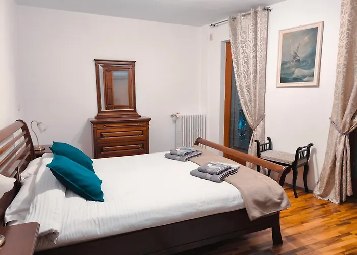 Old Town - Victoriei 2 Apartman